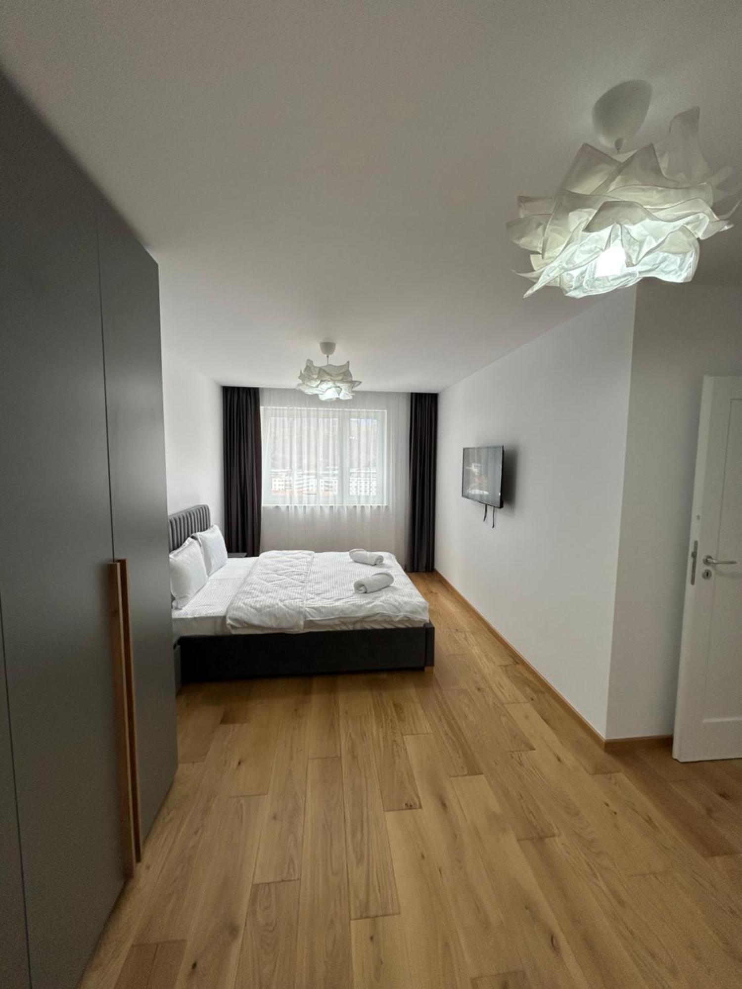 בראשוב B-Holiday Luxury Apartments Urban Plaza מראה חיצוני תמונה