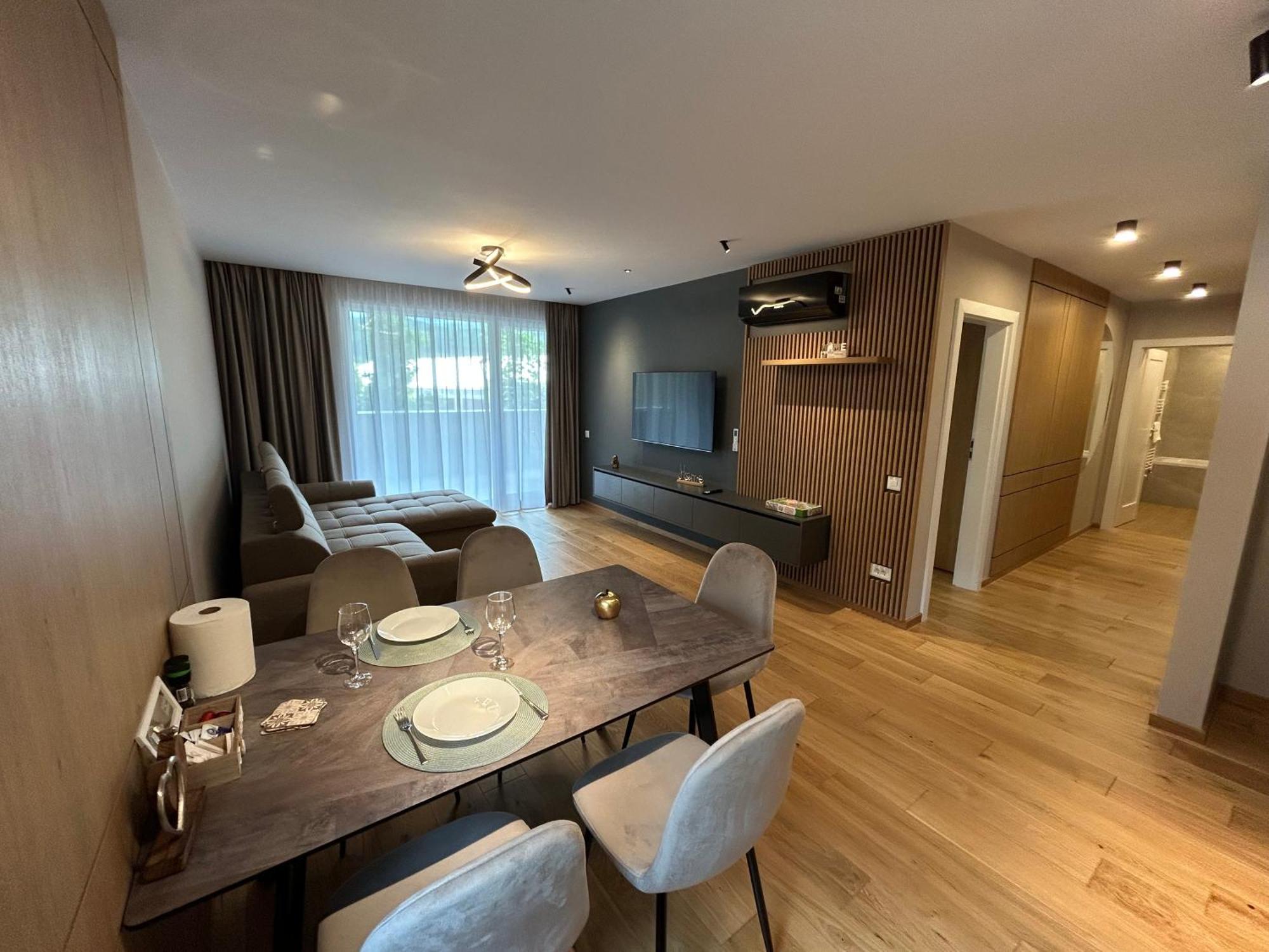 בראשוב B-Holiday Luxury Apartments Urban Plaza מראה חיצוני תמונה